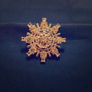 Vintage Costume Brooch 🤍